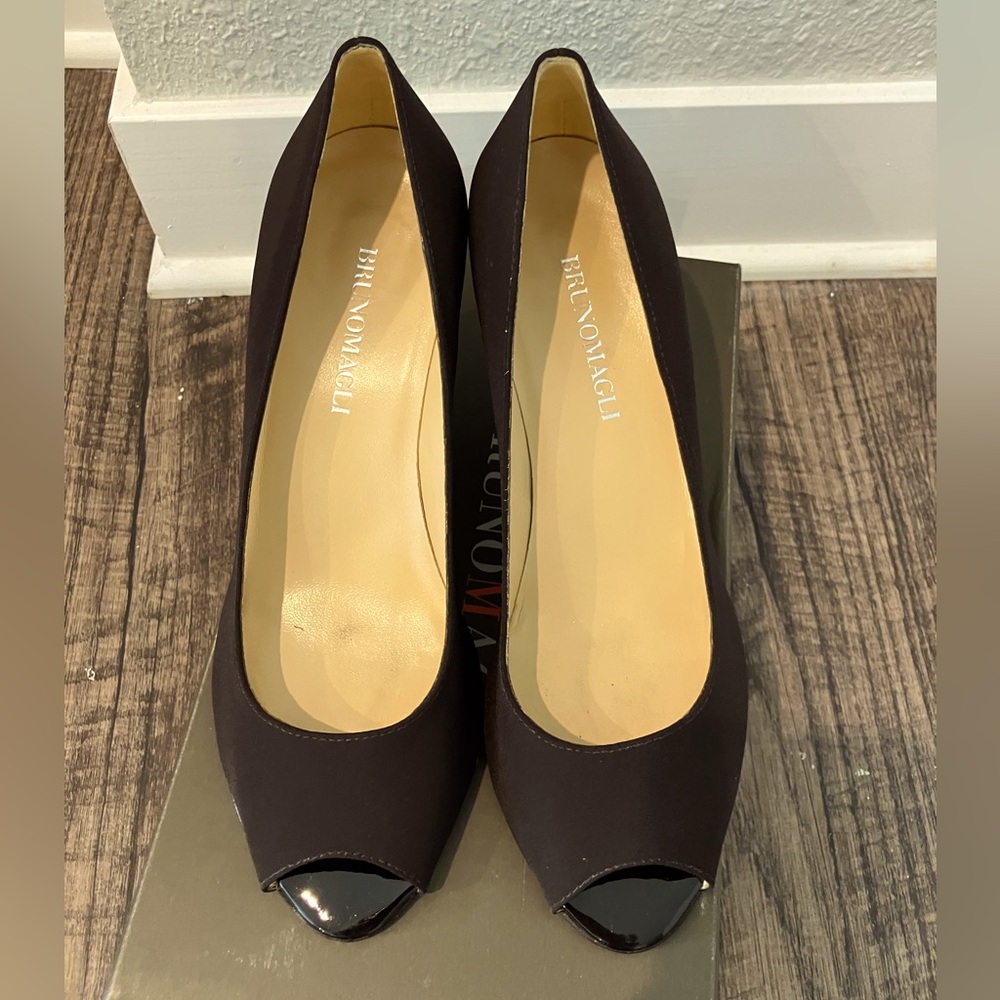 Vintage BRUNO MAGLI Novati Dark Brown Fabric Open-toe Pumps Women’s size 7B